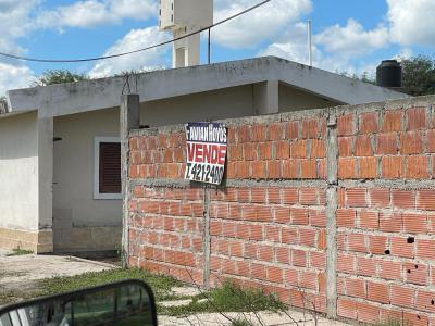 Casas Venta Santiago Del Estero Vendo casa a estrenar Los Flores, esquina.